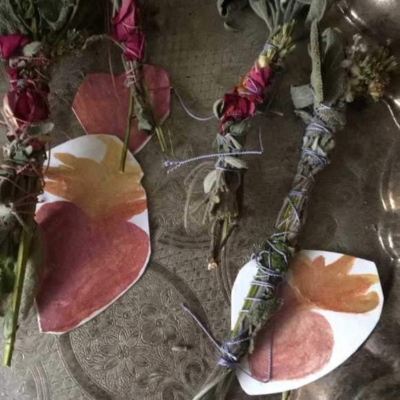 Small Sacred heart 💜 botanical wand ✨🧚‍♀️🌿 smudge sage florals handmade - Picture 2 of 3